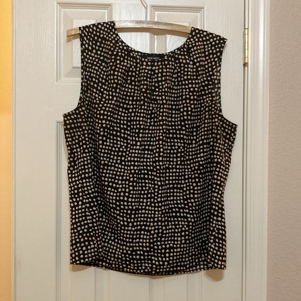 Sleeveless Reversible Top - Picture 2 of 4